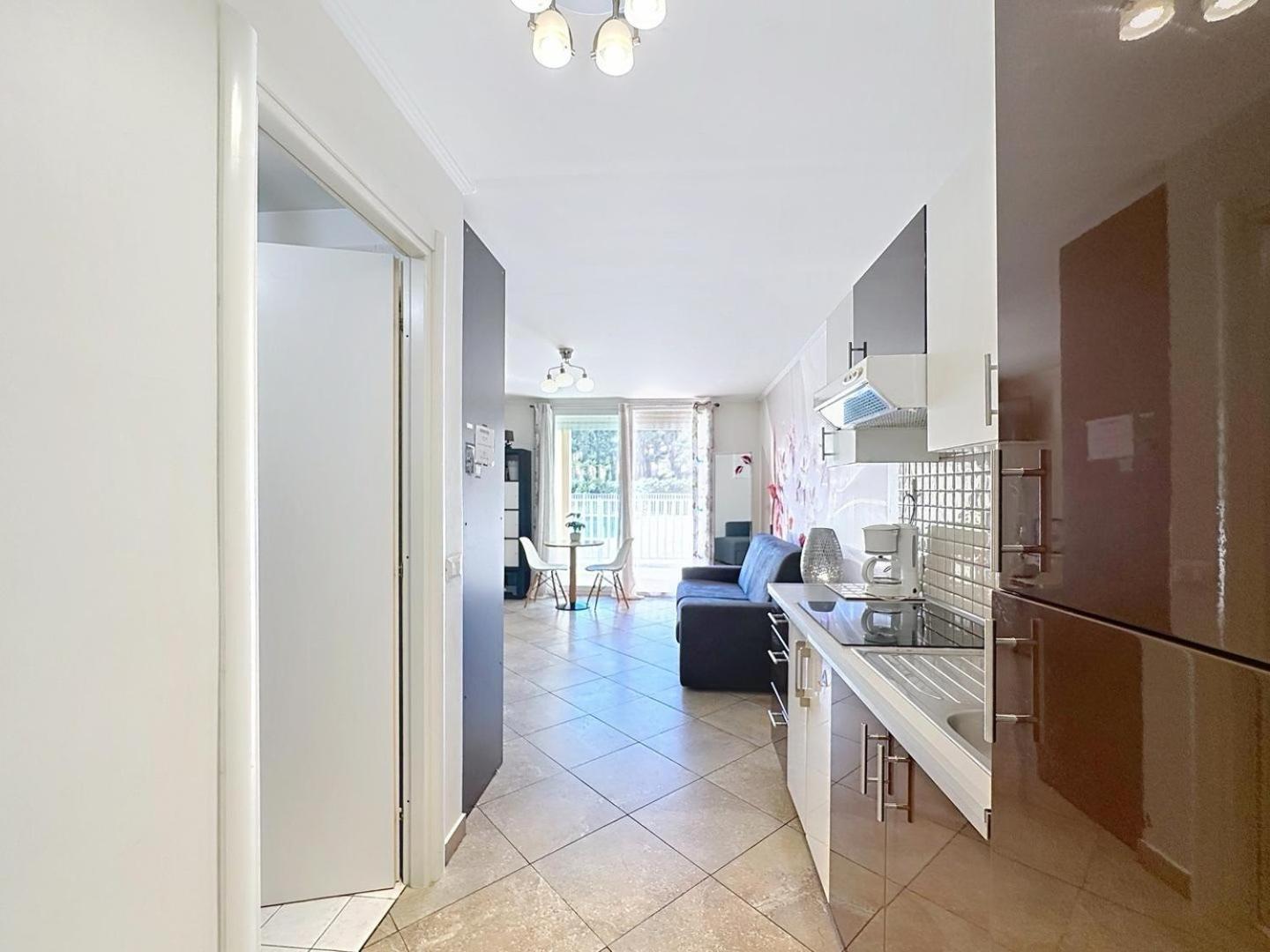 Direct Monaco Devant Piscine Apartment
